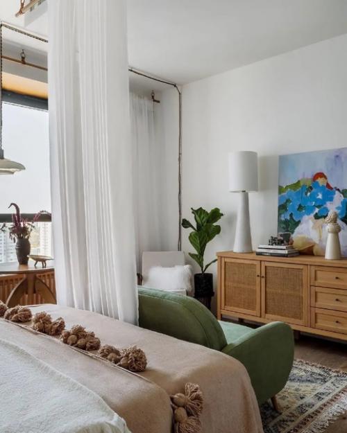 Хозяйка квартиры - молодая девушка, стилист. 02