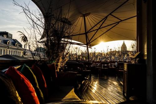 Ресторан Горыныч 18+.  Горыныч - ресторан с кухней открытого огня: здесь пекут и жарят в печи и на гигантском гриле. 04