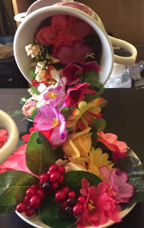 Топиарий Цветочный Водопад отлично впишется в интерьер вашей гостинной, спальни или даже кухни. 02