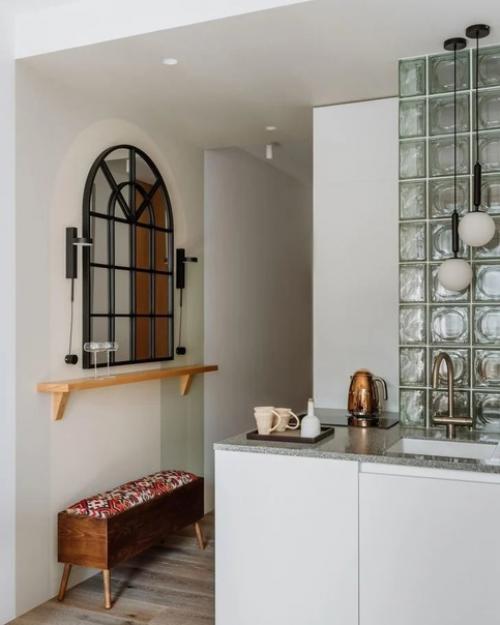 Хозяйка квартиры - молодая девушка, стилист. 06