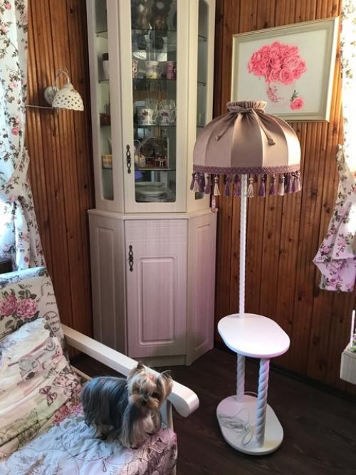 Почему торшеры и настольные светильники из фарфора с абажурами Пыльная Роза с кистями стали любимцами наших покупателей? 06