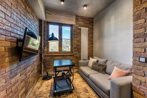 Лофт - интерьер кухни - гостиной нестандартной формы. 07