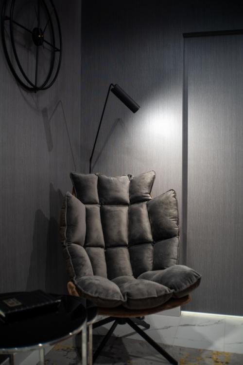 На этих пяти квадратных метрах можно уединиться, поработать, выпить кофе, отдохнуть, почитать - и всё это мой фаворит - кабинет! 07