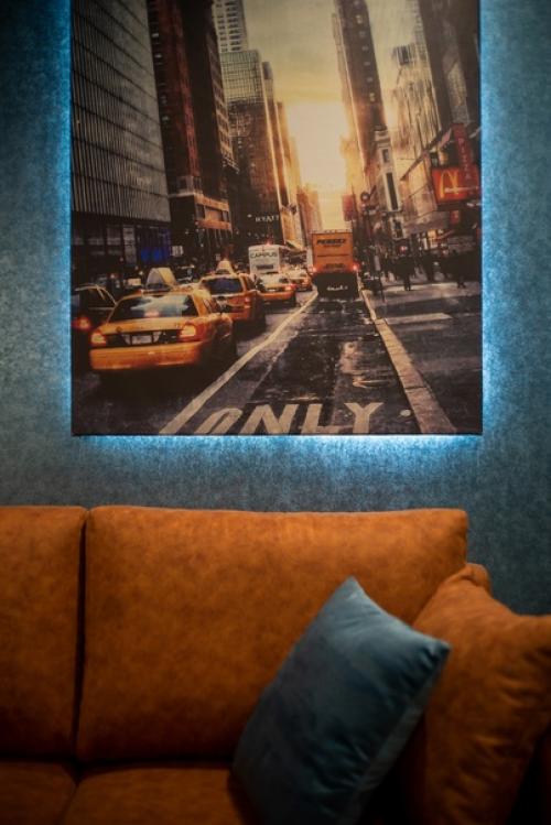 На этих пяти квадратных метрах можно уединиться, поработать, выпить кофе, отдохнуть, почитать - и всё это мой фаворит - кабинет! 01