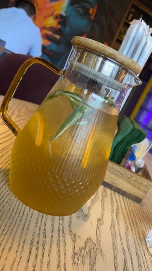 С племянницей решили перекусить и выбрали лаундж - бар Horizon (тополинка. 03