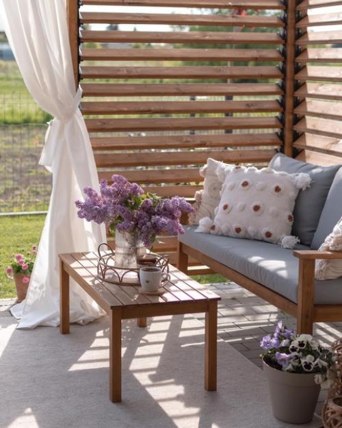 Дизайн этого дома ещё раз доказывает, что настроение, атмосферу и красоту интерьер получает благодаря декору. 04