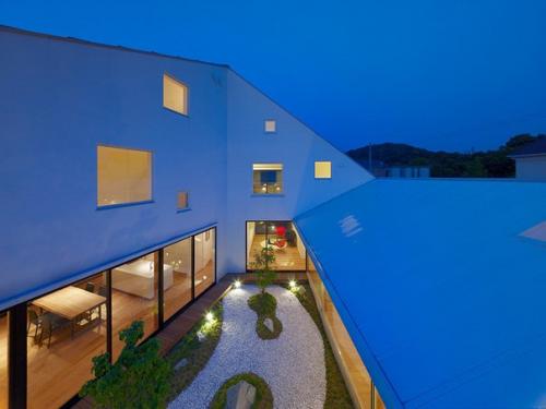 Современный дом - крепость в Японии. 09