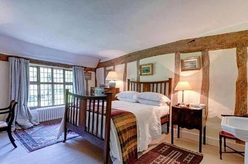 Звезды сериала Игра Престолов (The Game of Thrones) кит харингтон и Роуз Лесли встречаются уже около пяти лет. 01