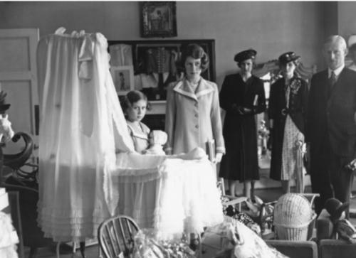 Невероятный дом детства королевы Елизаветы, который подвергся бомбардировке. 01