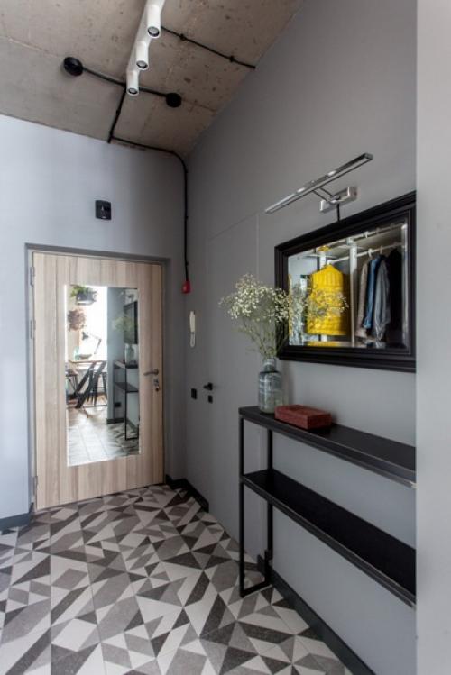 Оригинальное дизайнерское решение или плюсы входной двери с зеркалом. 01