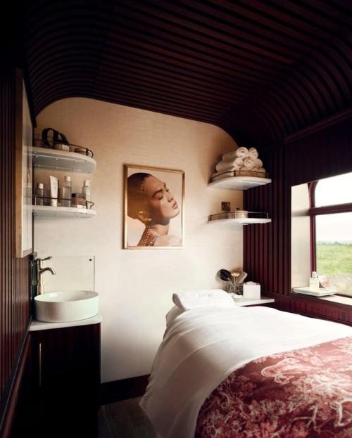 Royal Scotsman - это не просто способ путешествия, а настоящая интерьерная легенда на колёсах. 02