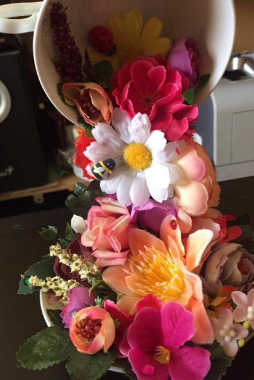 Топиарий Цветочный Водопад отлично впишется в интерьер вашей гостинной, спальни или даже кухни. 01