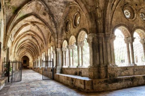 ? 8. Испанских городов, куда лучше ехать осенью, чем летом. 04