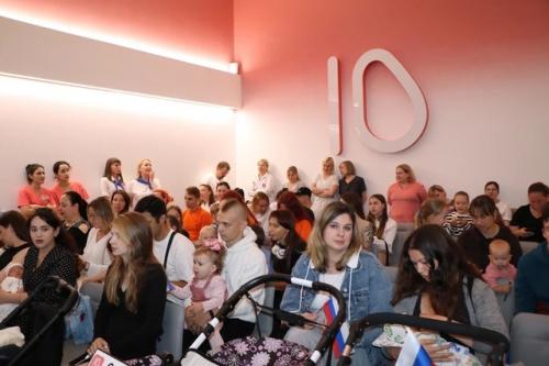 В родильном доме N10 состоялось праздничное мероприятие, посвященное дню семьи, любви и верности. 09