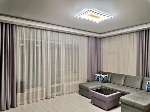 Гостиную смело можно назвать одной из самых главных комнат в доме, поэтому её дизайн следует продумывать до мельчайших деталей. 01