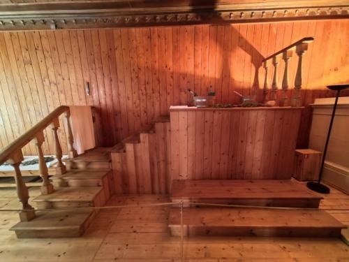 После возведения монплезира ПетрI приказал отстроить неподалёку деревянную мыльню, так в Xviii веке называли баню. 05