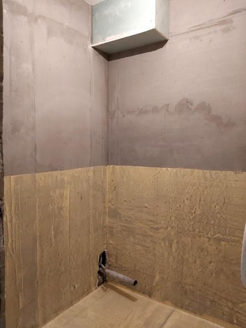 Брежневка.  Стены сыпались, запах стоял жуткий. 07