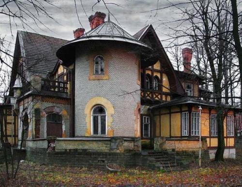 Летняя прогулка по заброшенным особнякам Петербурга. 05