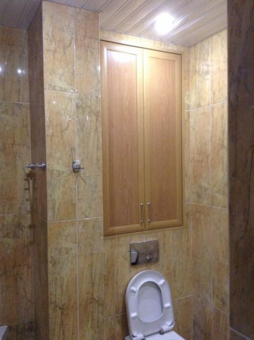 Сантехнический шкаф в туалете. 02