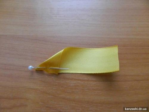 Каллы канзаши. В современном интерьере квартиры часто используют искусственные цветы, которые отличаются натуралистичностью и неприхотливостью. 04