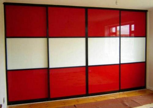 Красный цвет создает эффект утяжеления и увеличения в ширину вашей мебели. 01