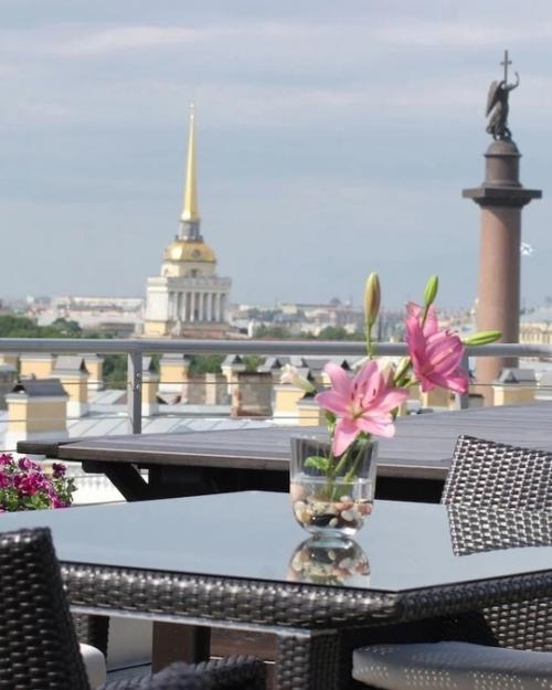 Панорамный ресторан, из которого видно главные достопримечательности Петербурга. 02