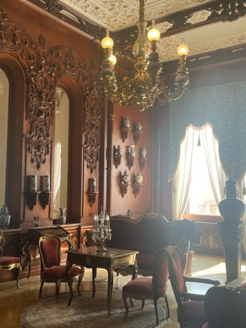 Под тусклым светом абажура. 08