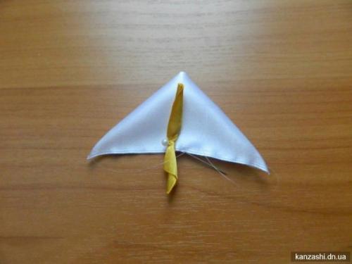 Каллы канзаши. В современном интерьере квартиры часто используют искусственные цветы, которые отличаются натуралистичностью и неприхотливостью. 06