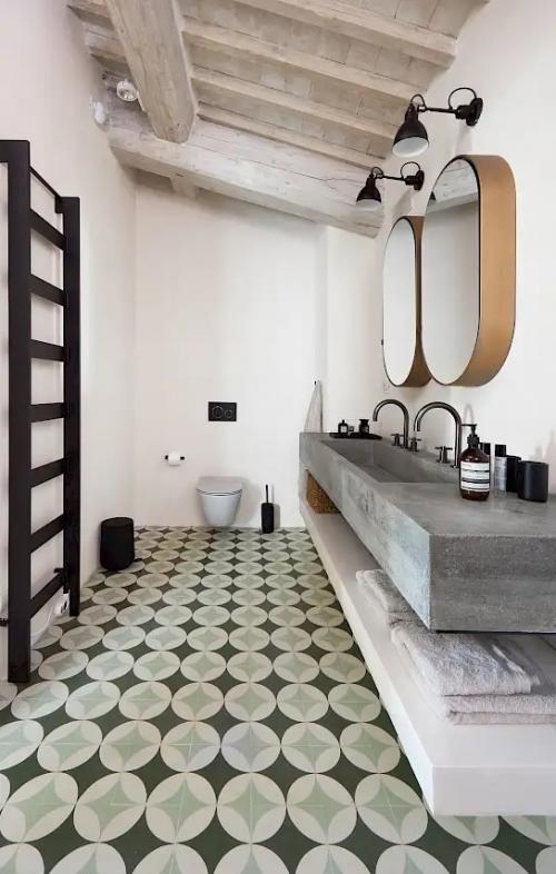 Компания Special Umbria завершила возведение Le More в сентябре 2021 года, выступив автором идеи, менеджером проекта и дизайнером интерьера. 09