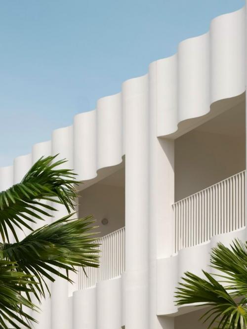 Цвет, текстура и пышная зелень: отель в Паттайе. 02