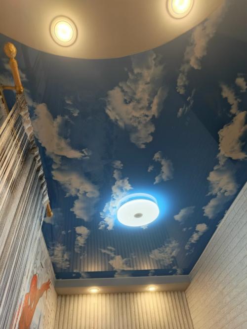Натяжной потолок с облаками - это стильный и оригинальный элемент интерьера. 02