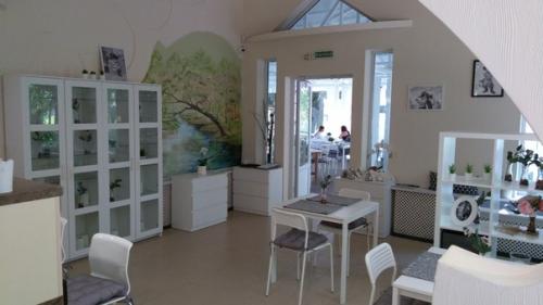 В Бежицком парке Пушкина кафе открылось. 04