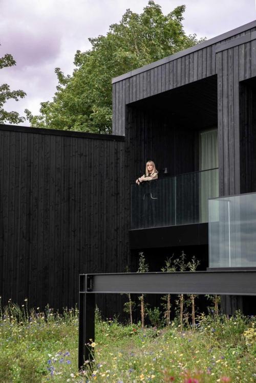 Отдых среди природы - с видом на холмы и цветущие деревья. 07