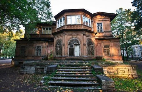 Прогулка по заброшенным особнякам Петербурга. 01