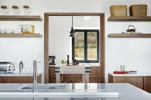 Компания Special Umbria завершила возведение Le More в сентябре 2021 года, выступив автором идеи, менеджером проекта и дизайнером интерьера. 06