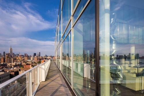 Этот элегантный пентхаус расположен в районе митпекинг на манхэттене, Нью-йорк, США.