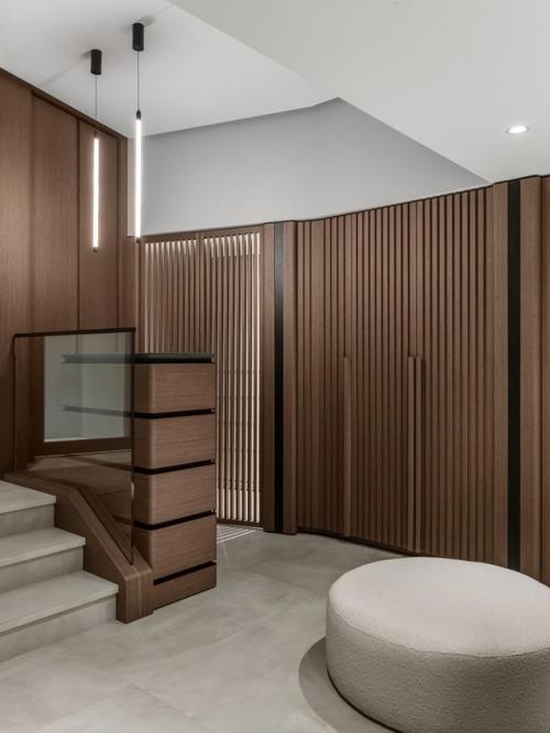 Дерево, авторская мебель и искусство - интерьер с акцентом на детали. 05