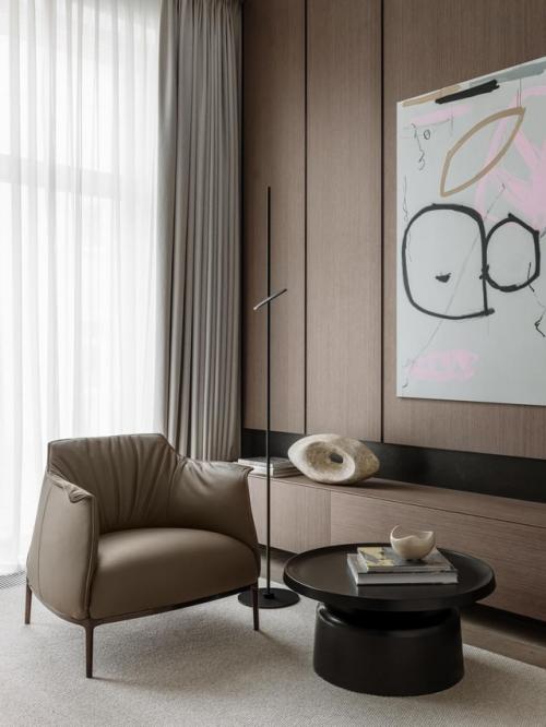 Дерево, авторская мебель и искусство - интерьер с акцентом на детали. 06