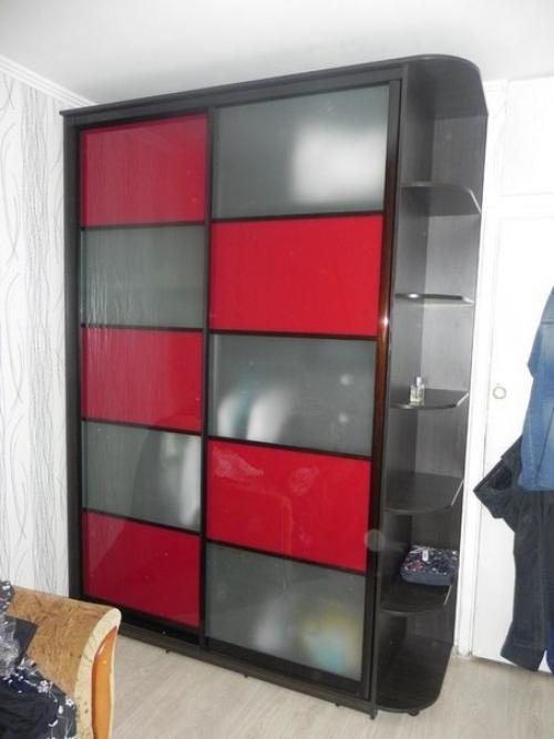 Красный цвет создает эффект утяжеления и увеличения в ширину вашей мебели. 07