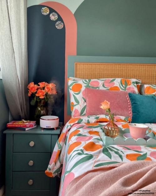 Хозяйка интерьера Рейчел говорит, что в плане использования цвета смелости ей не занимать. 03