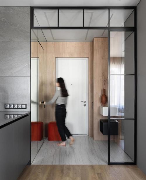 Площадь квартиры составляет 66 квадратных метров и она предназначена для семьи. 02