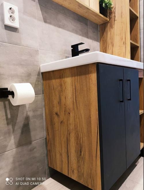 Современный интерьер совмещенного санузла в квартире молодого холостяка. 05