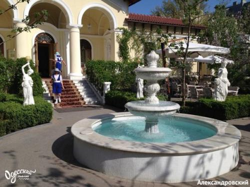 Топ - 10 кафе и ресторанов в Одессе по версии Foursquare. 08