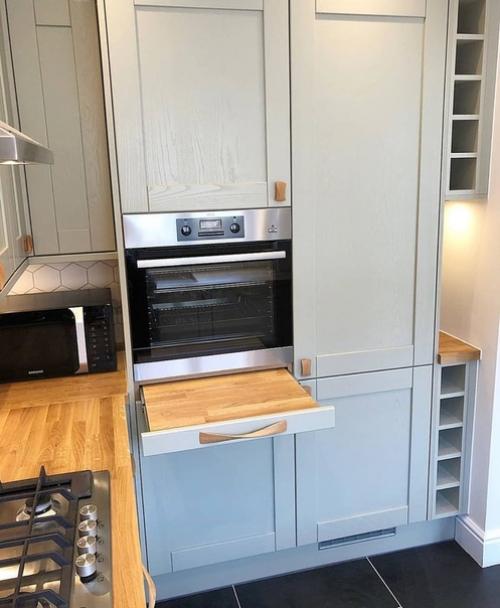 Компактная кухня в спокойной цветовой гамме. 03