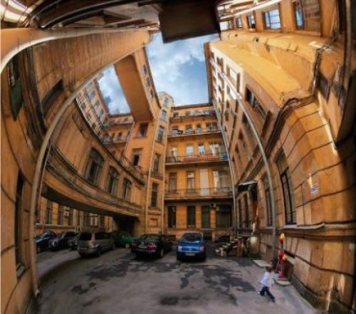 Какого цвета дома в центре Петербурга? 01