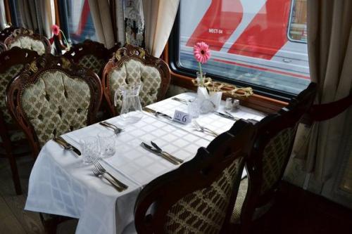 РЖД запустили поезд с императорскими интерьерами. 02