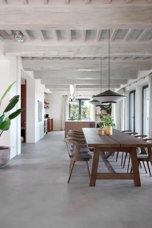 Компания Special Umbria завершила возведение Le More в сентябре 2021 года, выступив автором идеи, менеджером проекта и дизайнером интерьера. 04