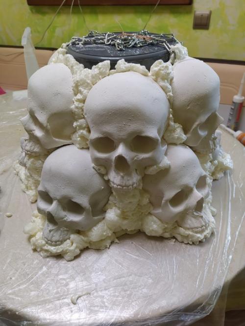 Наконец - то, приблизилась к завершению декора по мотивам картины Апофеоз Войны. 04