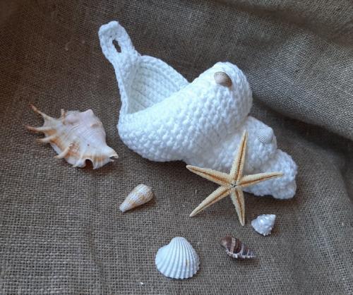 Некоторое время назад в мире вязального рукоделия прошёл бум по интерьерным ракушкам. 01