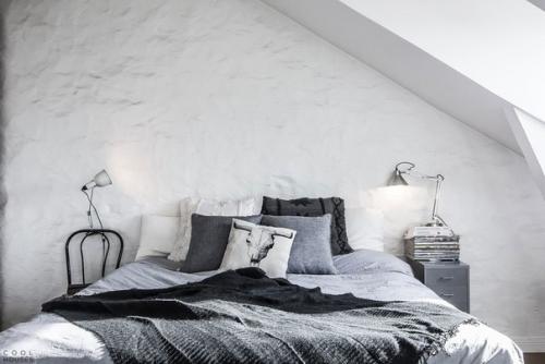 Современная мансардная квартира в скандинавском стиле расположена в Стокгольме, Швеция. 07